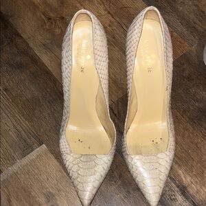 Kate Spade vero curio made in Italy Cream Textured Heels size 9